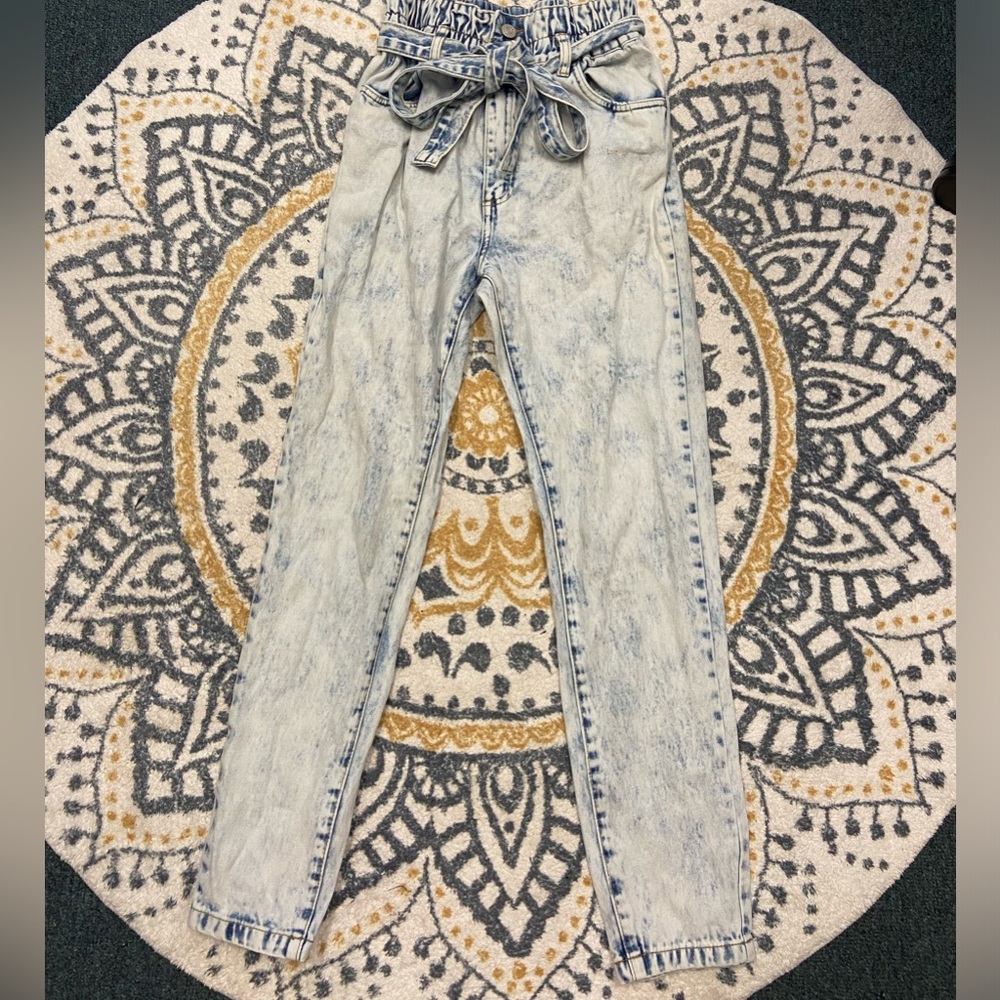 Acid washed scrunchie jeans